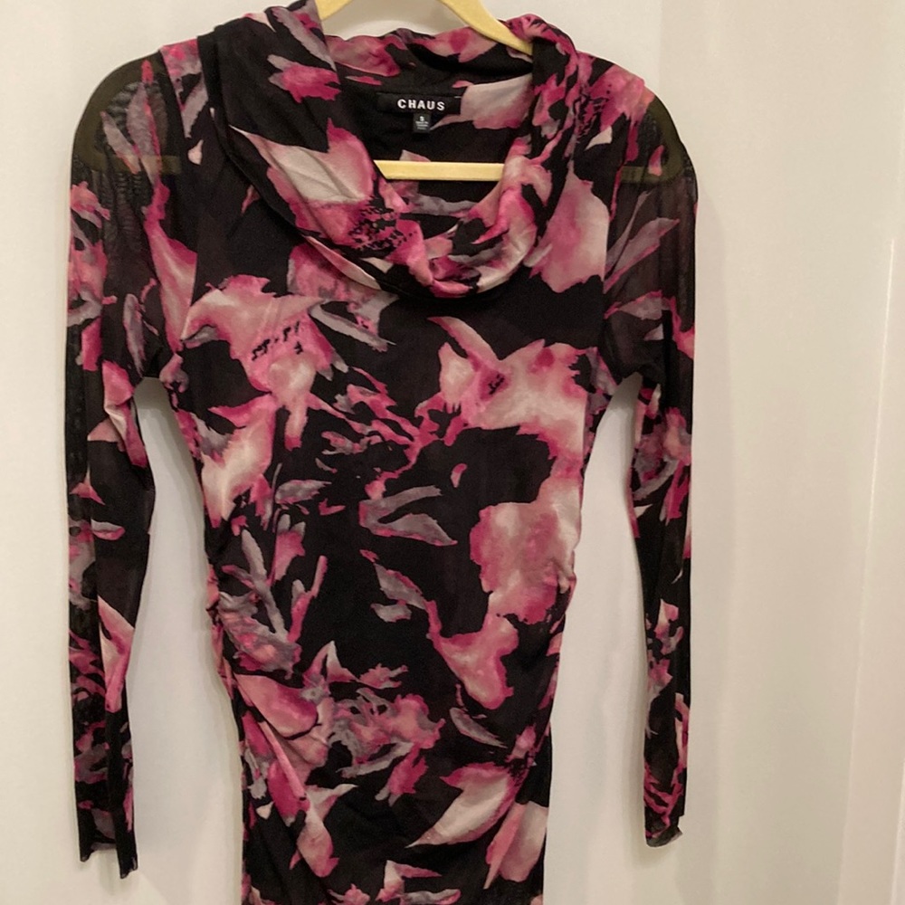 Chaus top